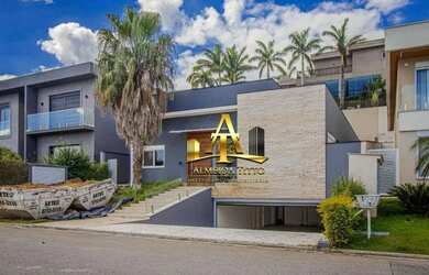 Imagem: A casa em condomínio possui 4 Dormitórios, 5 Banheiros, 4