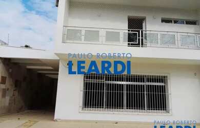 Imagem: A casa possui 3 Dormitórios, 5 Banheiros, 5 Vagas na garagem