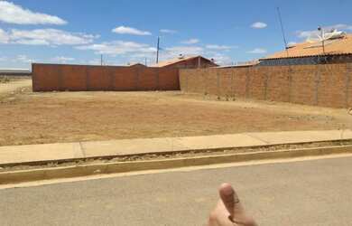 Imagem: O terreno possui 280m² de Área e está localizado em Área