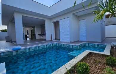 Imagem: A casa possui 3 Dormitórios, 3 Banheiros, 3 Vagas na garagem