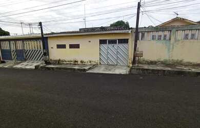 Imagem: A casa possui 2 Dormitórios, 1 Banheiro, 1 Vaga na garagem