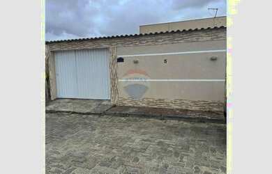 Imagem: A casa possui 2 Dormitórios, 2 Banheiros, 2 Vagas na garagem