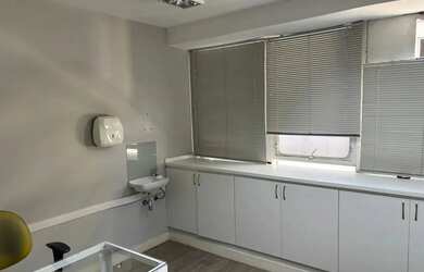 Imagem: O depósito possui 2 Vagas na garagem, 80m² de Área e está