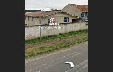 Imagem: A casa possui 3 Dormitórios, 1 Banheiro, 5 Vagas na garagem