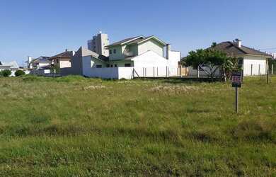 Imagem: O terreno possui 366m² de Área e está localizado em Arroio