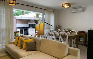 Imagem: A casa em condomínio possui 4 Dormitórios, 3 Banheiros, 2