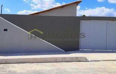 Imagem: A casa possui 3 Dormitórios, 1 Banheiro, 1 Vaga na garagem