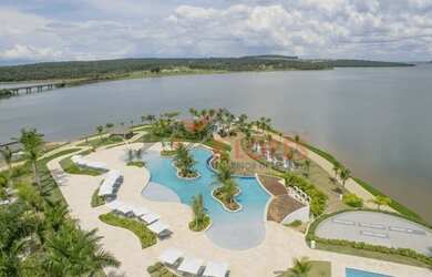 Imagem: O terreno possui 350m² de Área e Piscina e está localizado