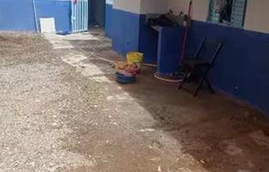 Imagem: A casa possui 1 Dormitório, 1 Banheiro, 3 Vagas na garagem