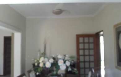 Imagem: A casa em condomínio possui 4 Dormitórios, 4 Banheiros, 4