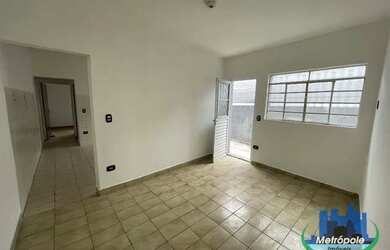 Imagem: A casa possui 2 Dormitórios, 1 Banheiro, 2 Vagas na garagem