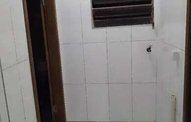 Imagem: A casa possui 2 Dormitórios, 1 Banheiro, 1 Vaga na garagem