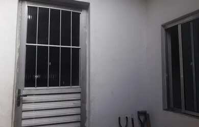 Imagem: A casa possui 1 Dormitório, 1 Banheiro e está localizado