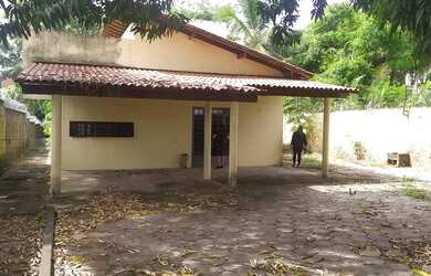 Imagem: A casa possui 3 Dormitórios, 2 Banheiros, 5 Vagas na garagem