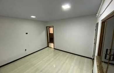 Imagem: A casa possui 3 Dormitórios, 2 Banheiros, 1 Vaga na garagem