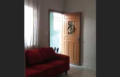 Imagem: A casa possui 2 Dormitórios, 2 Banheiros, 2 Vagas na garagem