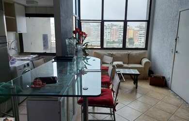 Imagem: O apartamento na cobertura possui 1 Dormitório, 2 Banheiros