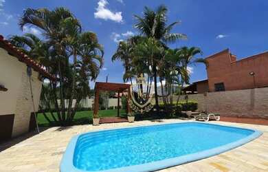 Imagem: A casa em condomínio à venda possui 4 Dormitórios, 2 Banheiros