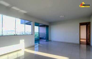 Imagem: O apartamento possui 3 Dormitórios, 1 Banheiro, 3 Vagas na