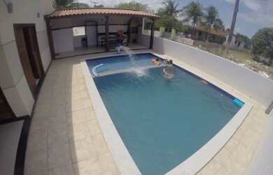 Imagem: A casa possui 4 Dormitórios, 4 Vagas na garagem e está localizado