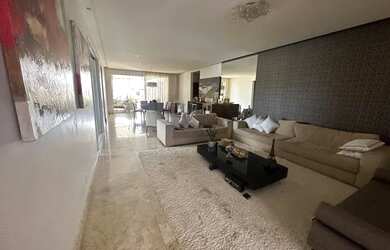 Imagem: O apartamento possui 4 Dormitórios, 5 Banheiros, 5 Vagas na