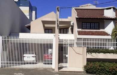 Imagem: A casa possui 2 Dormitórios, 1 Banheiro, 420m² de Área e