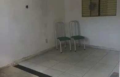 Imagem: A casa possui 3 Dormitórios, 1 Banheiro, 1 Vaga na garagem