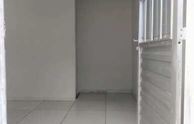 Imagem: A casa possui 1 Dormitório, 1 Banheiro e está localizado