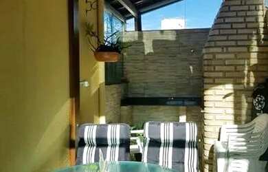 Imagem: A casa possui 3 Dormitórios, 3 Banheiros, 2 Vagas na garagem