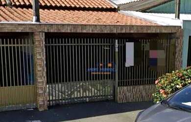 Imagem: A casa possui 3 Dormitórios, 1 Banheiro, 1 Vaga na garagem