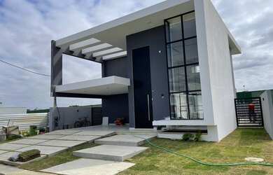 Imagem: A casa em condomínio possui 3 Dormitórios, 3 Banheiros, 200m²