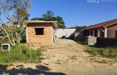 Imagem: A casa possui 2 Dormitórios, 1 Banheiro, 1 Vaga na garagem
