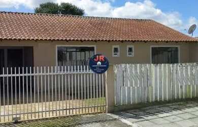 Imagem: A casa possui 3 Dormitórios, 2 Banheiros, 3 Vagas na garagem