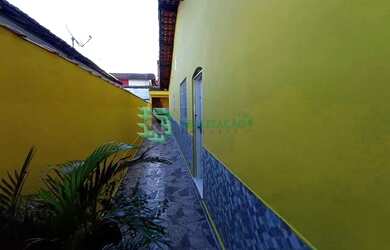 Imagem: A casa possui 2 Dormitórios, 1 Banheiro, 2 Vagas na garagem