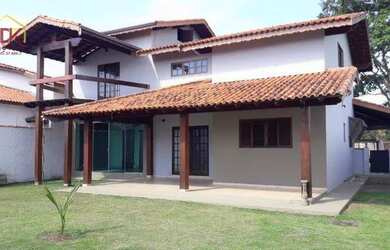 Imagem: A casa possui 3 Dormitórios, 3 Banheiros, 2 Vagas na garagem