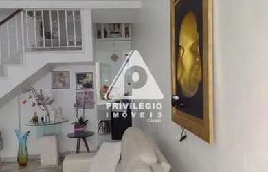 Imagem: A casa à venda possui 5 Dormitórios, 3 Banheiros, 3 Vagas