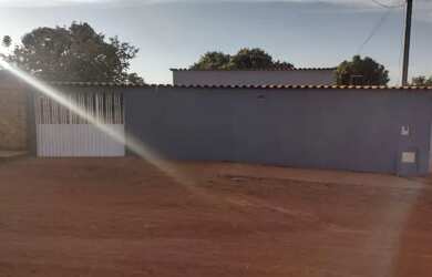 Imagem: A casa possui 2 Dormitórios, 1 Banheiro, 5 Vagas na garagem