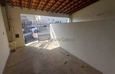 Imagem: A casa possui 2 Dormitórios, 1 Banheiro, 1 Vaga na garagem