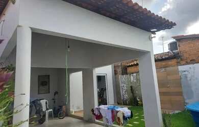 Imagem: A casa possui 2 Dormitórios, 2 Banheiros, 2 Vagas na garagem