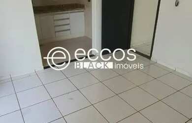 Imagem: A casa possui 3 Dormitórios, 2 Banheiros, 3 Vagas na garagem