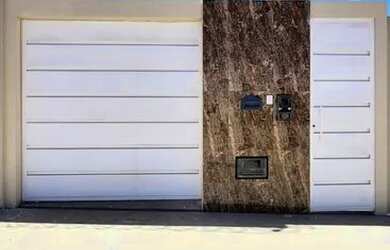 Imagem: A casa possui 2 Dormitórios, 1 Banheiro, 1 Vaga na garagem