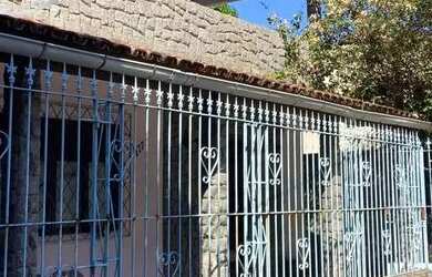 Imagem: A casa possui 3 Dormitórios, 3 Banheiros, 3 Vagas na garagem