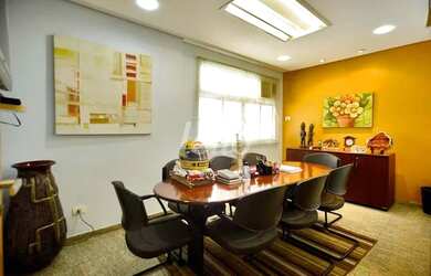 Imagem: O depósito possui 1 Vaga na garagem e 236m² de Área e está