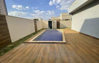 Imagem: A casa em condomínio possui 4 Dormitórios, 5 Banheiros, 4