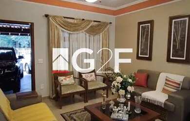 Imagem: A casa possui 3 Dormitórios, 3 Banheiros, 2 Vagas na garagem