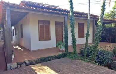 Imagem: A casa possui 3 Dormitórios, 2 Banheiros, 150m² de Área e