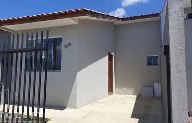 Imagem: A casa possui 2 Dormitórios, 1 Banheiro, 1 Vaga na garagem