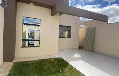 Imagem: A casa possui 3 Dormitórios, 2 Banheiros, 2 Vagas na garagem