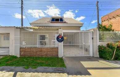 Imagem: A casa possui 2 Dormitórios, 2 Banheiros, 3 Vagas na garagem