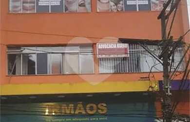 Imagem: O depósito possui 244m² de Área e está localizado em Santo